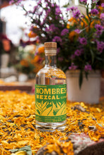 Cargar imagen en el visor de la galería, Nuestros Nombres - Mezcal Artesanal Espadín 700ml