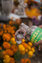 Cargar imagen en el visor de la galería, Nuestros Nombres - Mezcal Artesanal Espadín 700ml